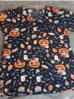 Zoe + Chloe Scrub Top Sz S/P Petite Halloween Treats Candy Pumpkins Jackolantern